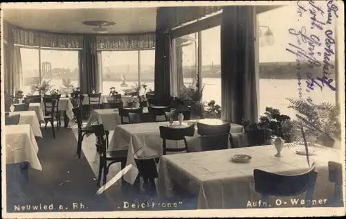 Foto Ak Neuwied am Rhein, Gasthaus Deichkrone, Innenansicht