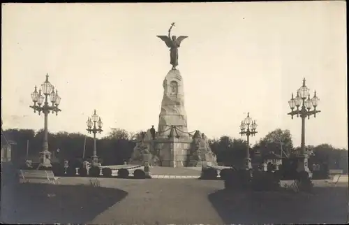 Foto Tallinn Reval Estland, Blick auf ein Denkmal