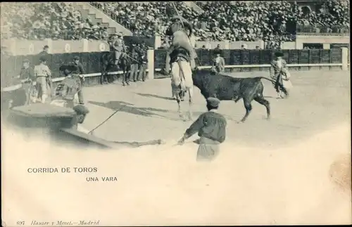 Ak Corrida de Toros, una vara, Stierkampf in der Arena, Torero