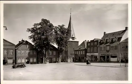 Ak Lütjenburg in Holstein, Markt und Kirche