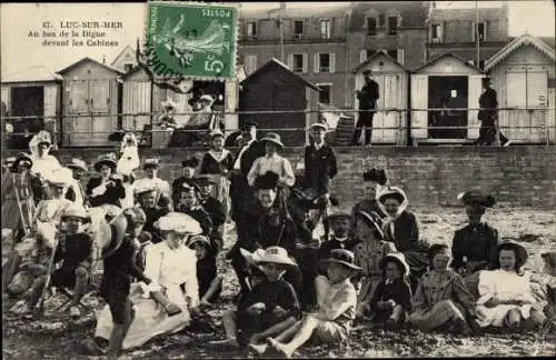 Ak Luc sur Mer Calvados, Au bas de la Digue devant les Cabines