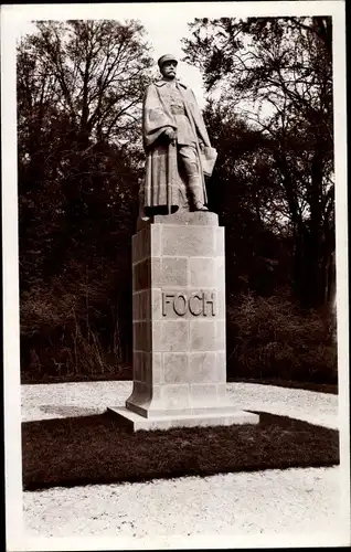 Ak Compiègne Oise, Foret, Clairiere de l'Armistice, Statue du Marechal Foch
