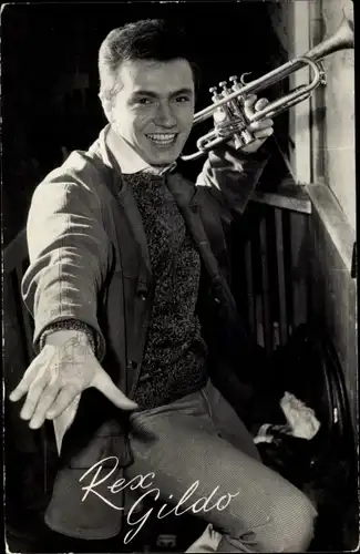 Ak Schauspieler und Sänger Rex Gildo, Portrait mit Trompete