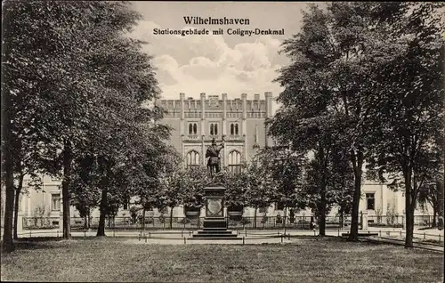 Ak Wilhelmshaven in Niedersachsen, Stationsgebäude, Coligny Denkmal