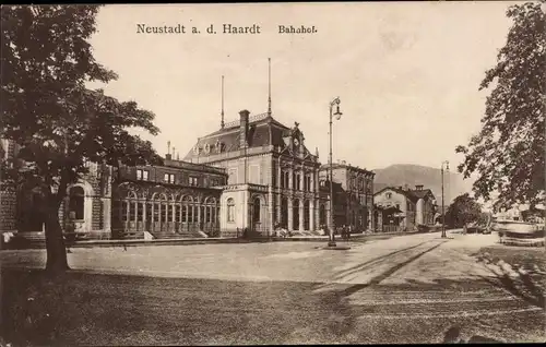 Ak Neustadt an der Weinstraße, Bahnhof, Front