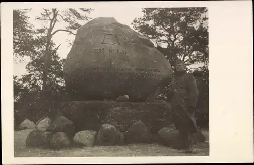 Foto Ak Wardenburg in Oldenburg, Gedenkstein, Soldat