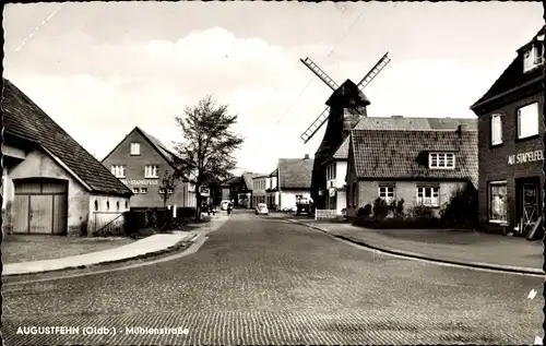 Ak Augustfehn in Niedersachsen, Mühlenstraße, Straßenpartie, Am Stapelfeld, Windmühle