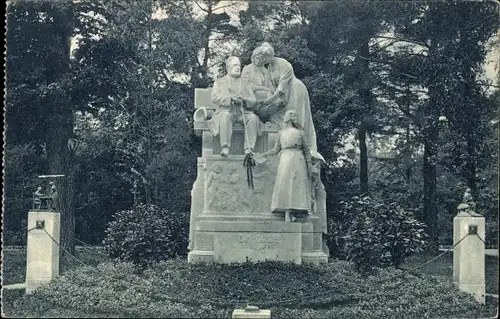 Ak Madrid Spanien, Parque de Retiro, Estatua a Campoamor, Lorenz Collant Valera