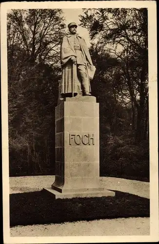 Ak Compiègne Oise, Foret, Clairiere de l'Armistice, Statue du Marechal Foch