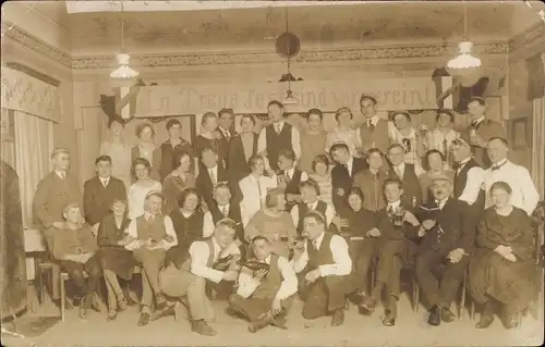 Foto Ak Blankenburg am Harz, Gruppenportrait, Verein, Lätitia Vergnügen Silvester 1926