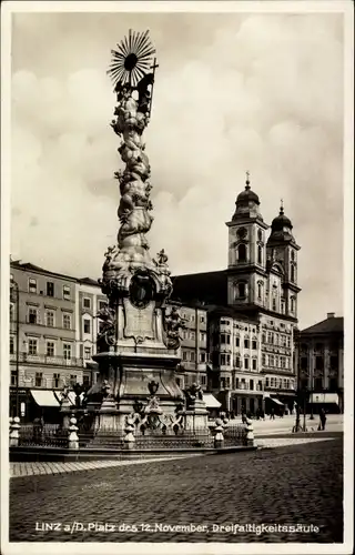 Ak Linz an der Donau Oberösterreich, Platz des 12. November, Dreifaltigkeitssäule