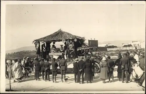 Foto Ak Meknès Marokko, Fest, geschmücktes Auto, Zuschauer, 1925