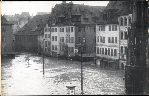 Ak Nürnberg in Mittelfranken, Hochwasser Katastrophe, Hauptmarkt, Brunnen, 05.02.1909