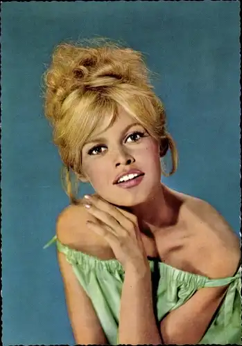 Ak Schauspielerin Brigitte Bardot, Portrait