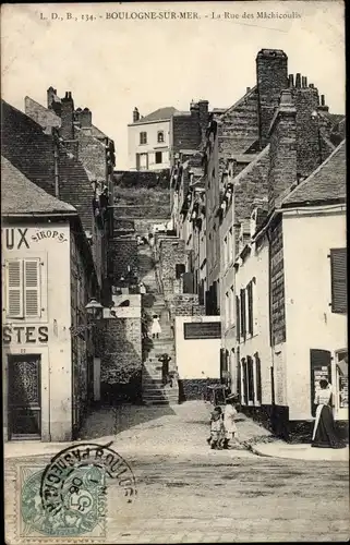 Ak Boulogne sur Mer Pas de Calais, La Rue de Machicoulis