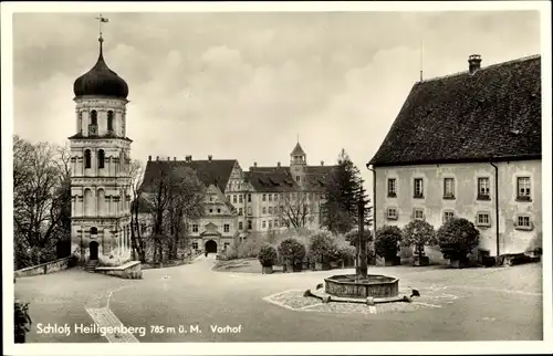 Ak Heiligenberg in Baden, Schloss, Vorhof