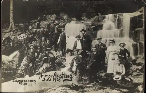 Foto Ak Schwarzbach Elterlein im Erzgebirge, Gruppenportrait, Humor Ausflug Juli 1908, Wasserfälle