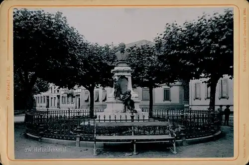 Kabinettfoto um 1895, Neustadt an der Haardt Neustadt an der Weinstraße, Hetzeldenkmal