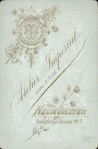 Kabinettfoto um 1895, Frau in Tracht, Korb, Kleid, Neumünster in Holstein