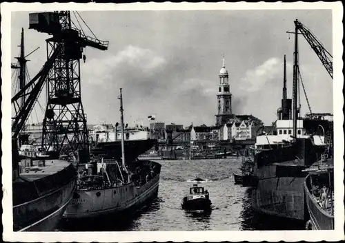 Ak Hamburg Mitte Altstadt, Blick von der Stülcken Werft auf die große Michaeliskirche