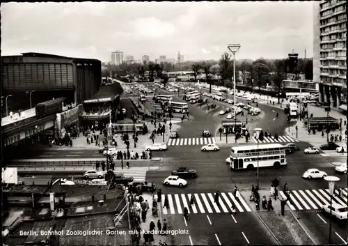 Ak Berlin Charlottenburg, Partie am Bahnhof Zoo, Passanten, Hardenbergplatz, Bus