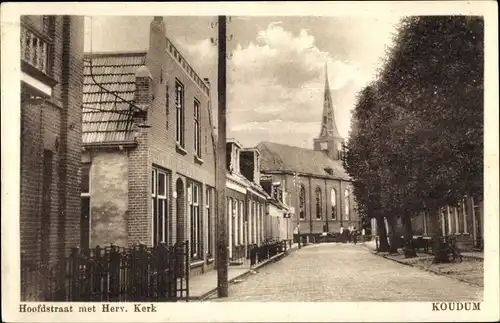 Ak Koudum Friesland Niederlande, Hoofdstraat met Herv. Kerk