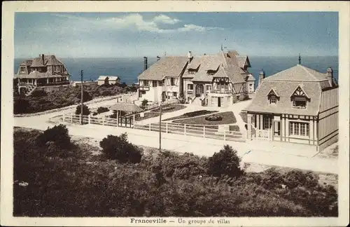 Ak Franceville Calvados, Un groupe de villas