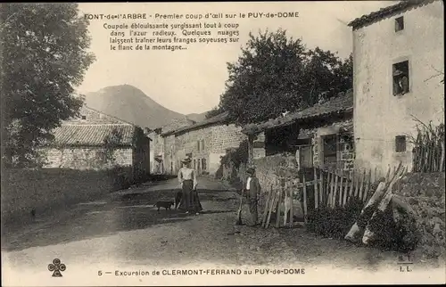 Ak Font de l'Arbre Puy de Dôme, Premier coup d'oeil, Straßenpartie, Passanten, Junge mit Besen