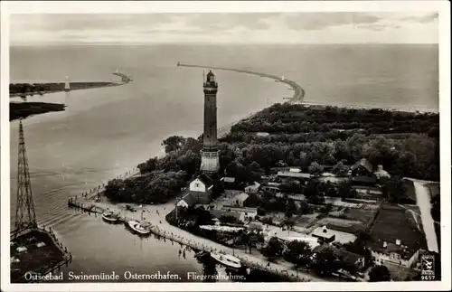 Ak Chorzelin Osternothafen Świnoujście Swinemünde Pommern, Leuchtturm, Fliegeraufnahme