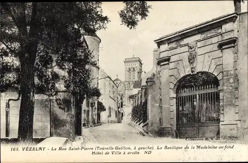 Ak Vézelay Yonne, Rue Saint Pierre, Basilique et Hôtel de Ville