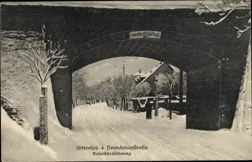 Ak Dresden Gittersee, Dresdener Straße, Bahnüberführung im Winter, Schnee