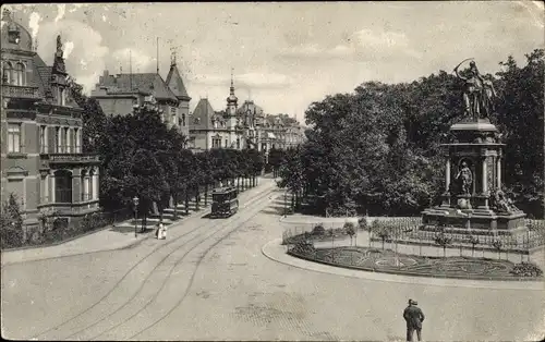 Ak Hannover Niedersachsen, Kriegerdenkmal und die Hohenzollernstraße, Straßenbahn