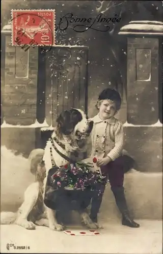 Ak Glückwunsch Neujahr, Bonne Année, Junge und Bernhardiner im Schneefall