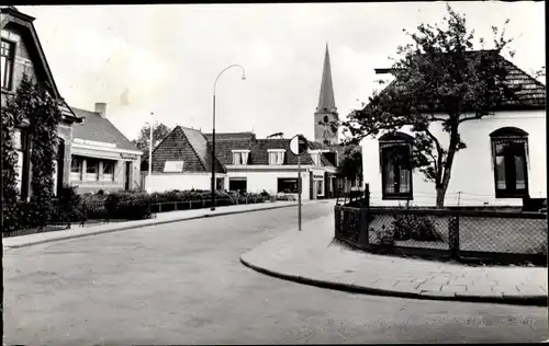 Foto Ak Kollum Friesland, Straßenpartie, Häuser