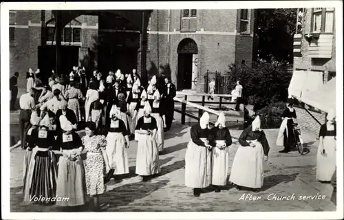 Ak Volendam Nordholland Niederlande, After Church service