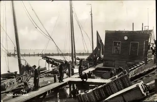 Ak Volendam Nordholland Niederlande, Hafenpartie