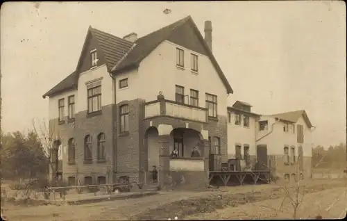 Foto Ak Bremen, Gesamtansicht vom Haus, Bewohner