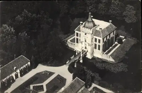 Foto Ak Heukelum Lingewaal Gelderland, Schloss, Fliegeraufnahme