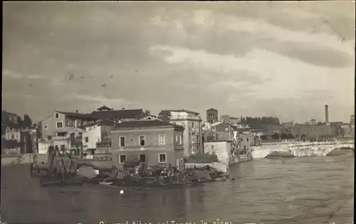 Foto Ak Roma Rom Lazio, Stadtpartie am Tiber, Brücke