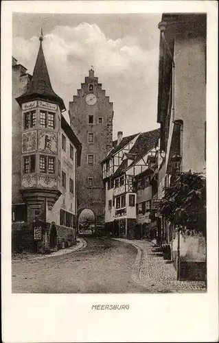 Ak Meersburg am Bodensee, Straßenpartie, Erker, Tor, Giebel, Gasthof