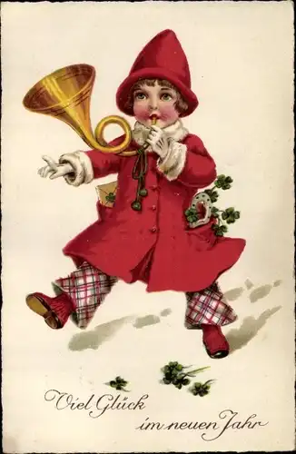 Ak Glückwunsch Neujahr, Mädchen im roten Mantel, Horn, Glücksklee