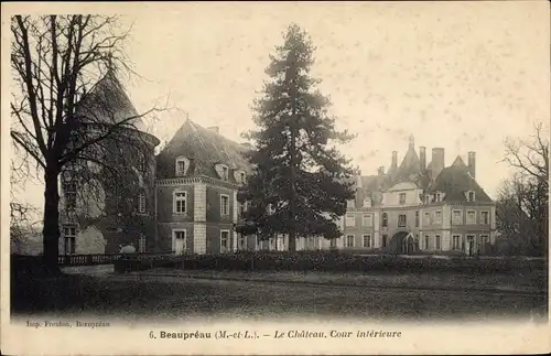 Ak Beaupréau Maine et Loire, Le Chateau, Cour interieure