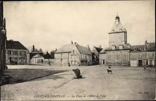 Ak Coucy le Chateau Aisne, La Place de l'Hotel de Ville