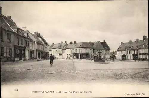 Ak Coucy le Chateau Aisne, La Place du Marche