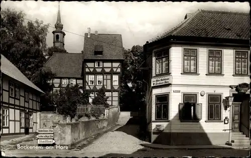 Ak Bockenem in Niedersachsen, Teilansicht vom Ort, Fachwerkhaus, Hotel zum Alten Amtshaus, Wegweiser