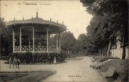 Ak Epernay Marne, Le Kiosque