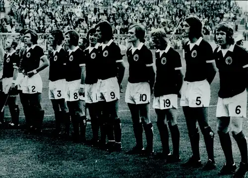 Foto 1975, Schottische Fußballnationalmannschaft, Brenner, Harvey, Hay, Law