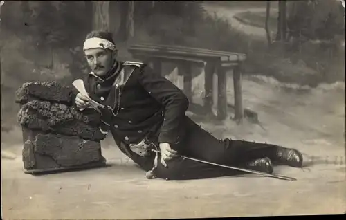 Foto Ak Deutscher Soldat in Uniform, Kopfverband