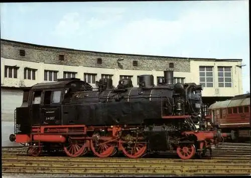 Ak Güstrow in Mecklenburg, Deutsche Eisenbahn, Dampflok, BR 64007, Bahnhof, Gleisseite