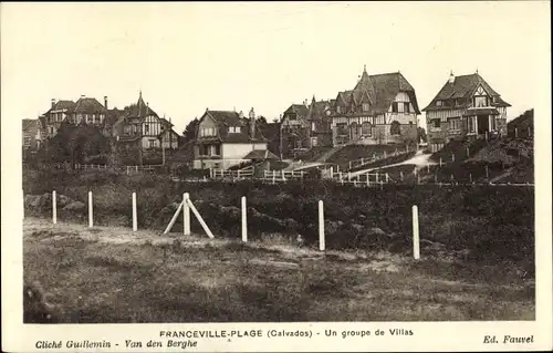 Ak Franceville Plage Calvados, Un groupe de Villas